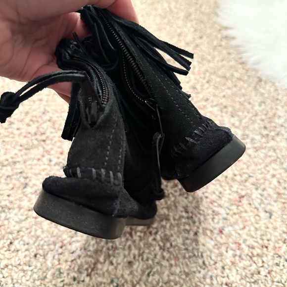 Minnetonka Hi Top Back Zip Boot - Picture 8 of 10